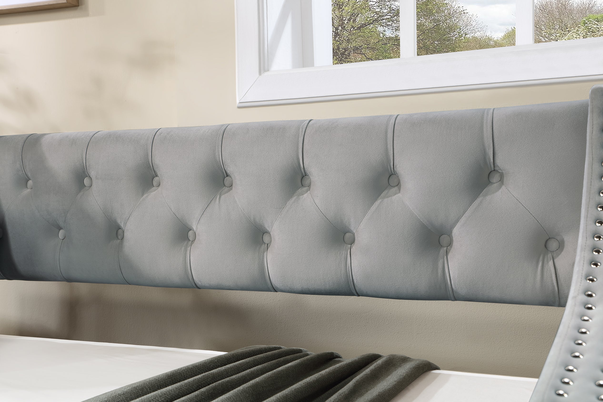 Twin Size Upholstered Daybed with Trundle,Sturdy Wood Bedframe w/ Bedframe Tufted Button & Copper Nail on Arms Design,Perfect for Bedroom