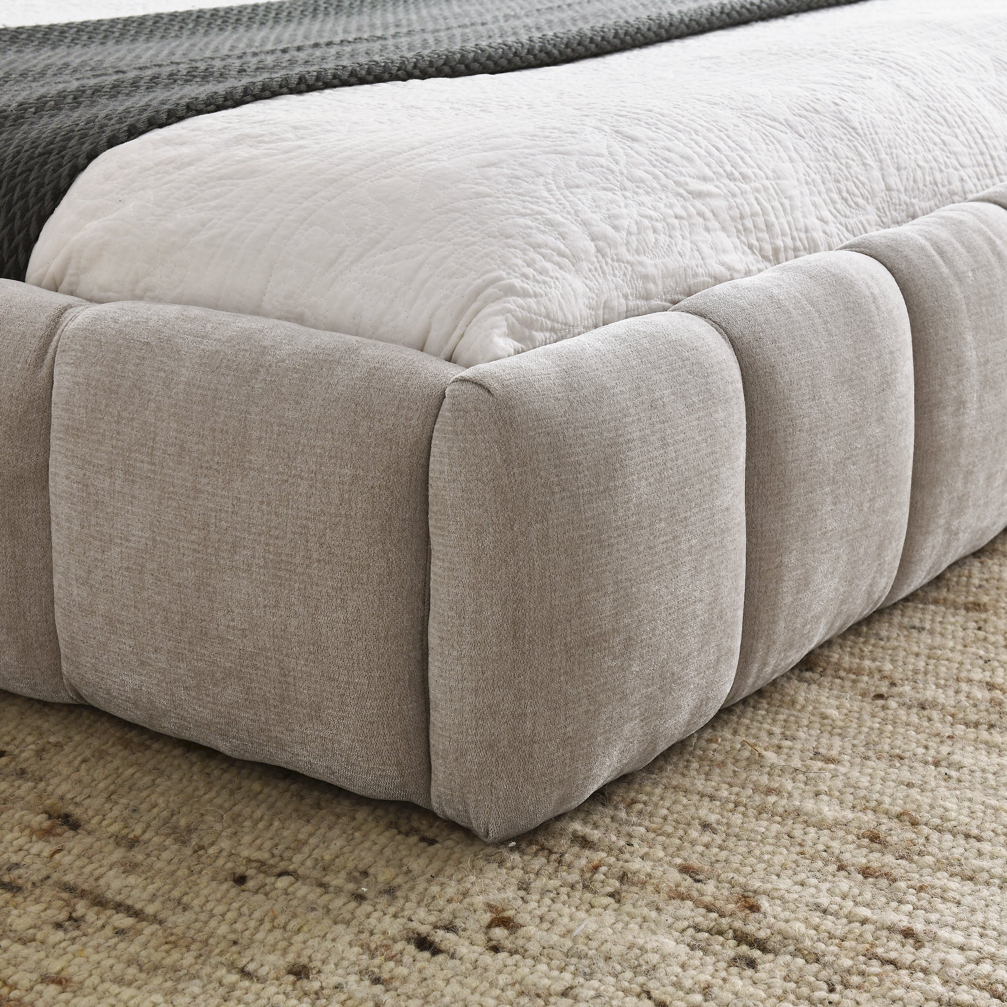 Queen Size Upholstered Bed Frame with Thick Fabric, Chenille Fabric Grounded Queen Size Platform Bed with Headboard and Solid Frame. No Box Spring Needed