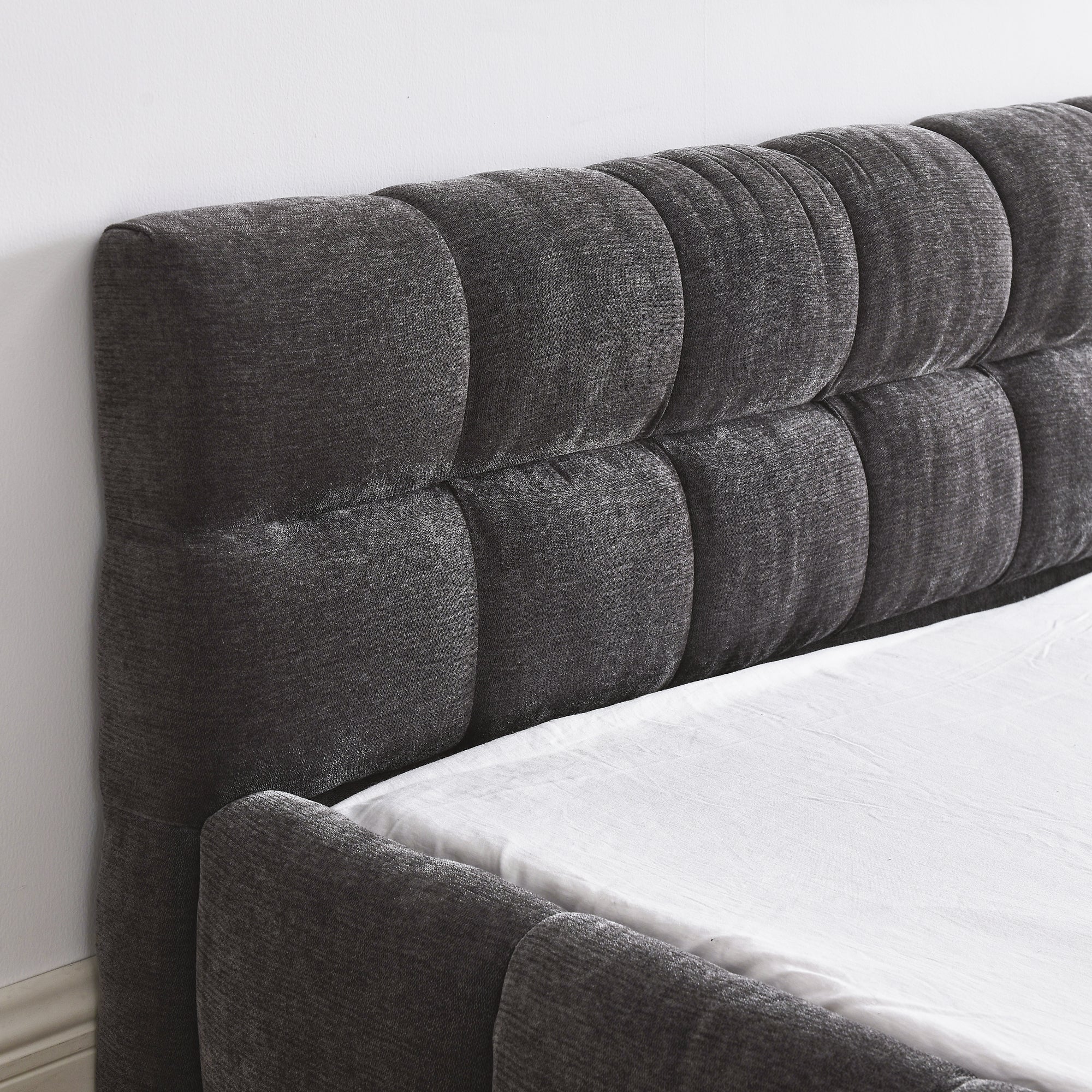 Queen Size Upholstered Bed Frame with Thick Fabric, Chenille Fabric Grounded Queen Size Platform Bed with Headboard and Solid Frame. No Box Spring Needed
